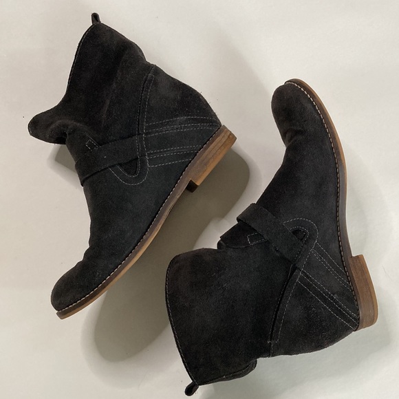 Dolce Vita Prestley Black Suede Ankle Boots - Picture 2 of 11